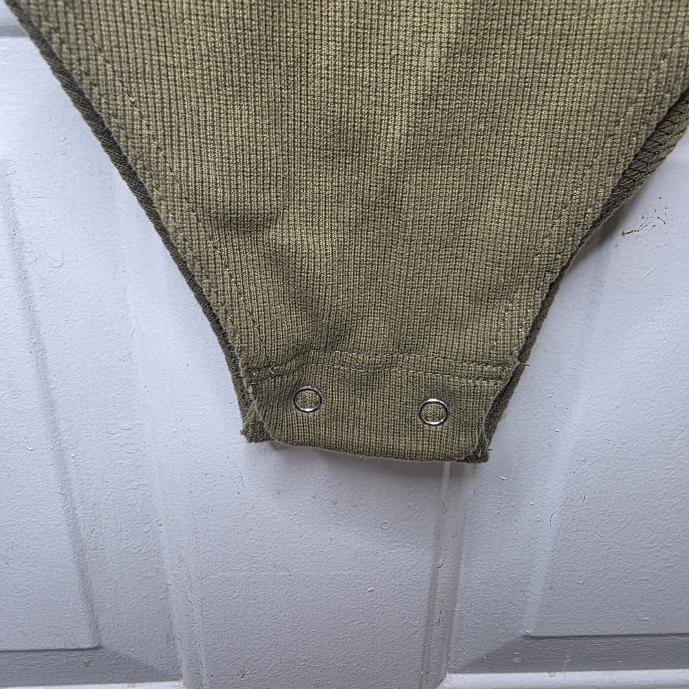 Summi Summi‎ Green Bodysuit Sleeveless V-neck Size Medium - Picture 3 of 5